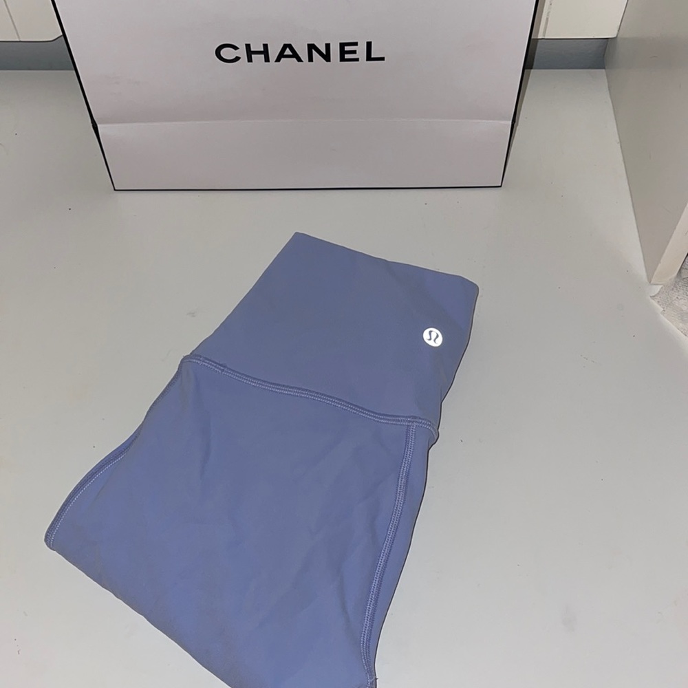 Lululemon leggings that are in great condition!! Only worn twice